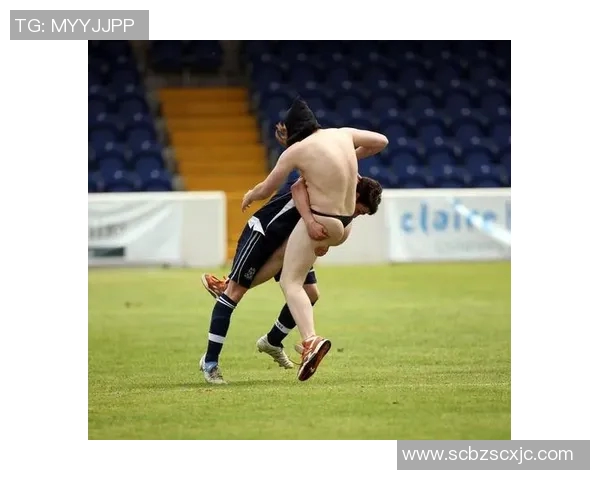 男男足球明星意外走光引发热议网友热议运动员形象与隐私保护问题